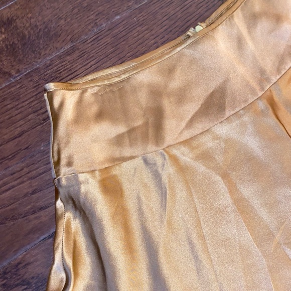Vintage Classic 100% Silk Skirt in Gold #0774 - Picture 5 of 10